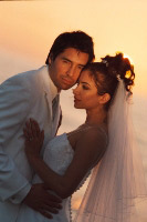 זוג אוהבים על רקע השקיעה