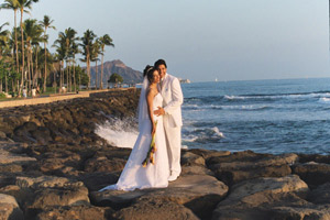 זוג אוהבים על שפת הים